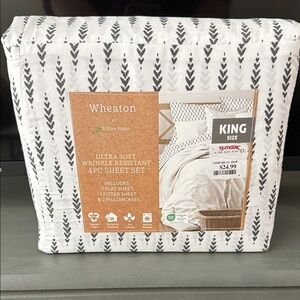 Ultra Soft Wrinkle Resistant 4-Piece Sheet Set - White and Gray